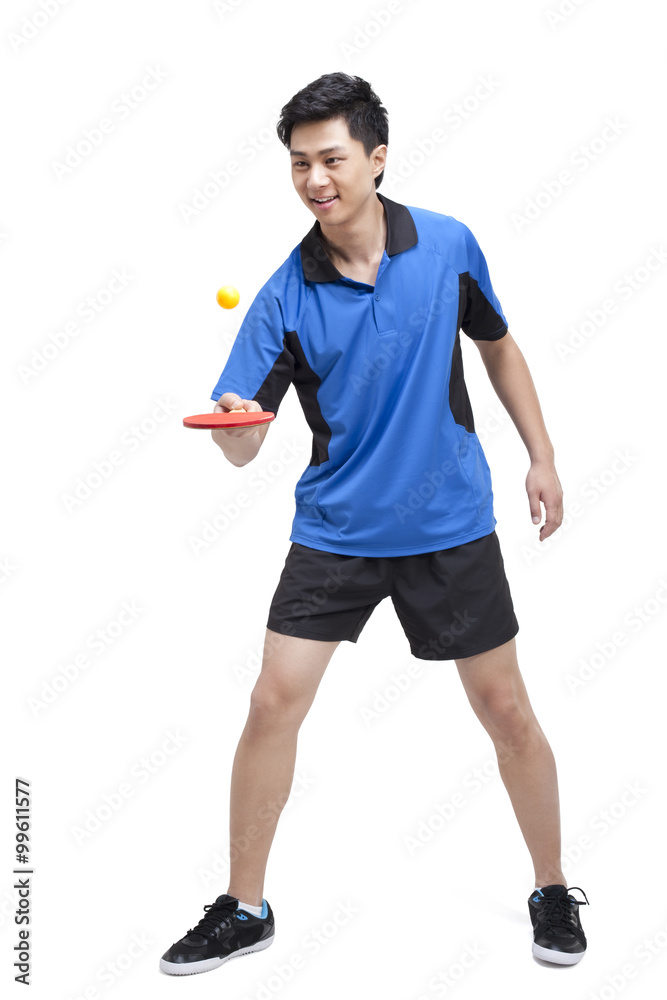 乒乓球运动员在球拍上弹球
