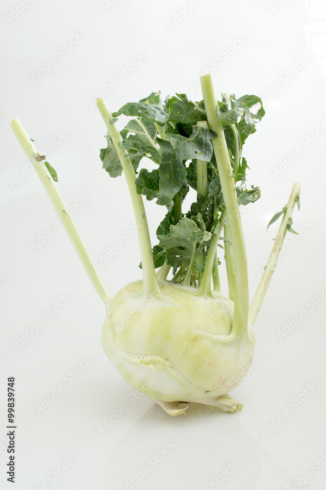 新鲜的大头菜，绿色叶子隔离在白色背面（甘蓝型油菜
1448998554,格洛斯特郡米克尔顿科茨沃尔德Kiftsgate Court gardens的正式艺术花园