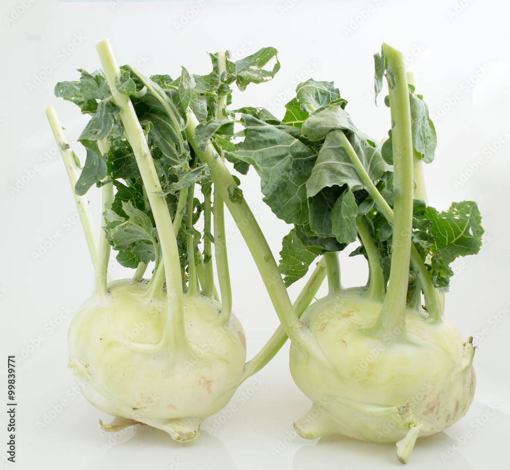 新鲜的大头菜，绿色叶子隔离在白色的背面（甘蓝型油菜
1775005207,白色背景上隔离卡车装载的泥土立方体