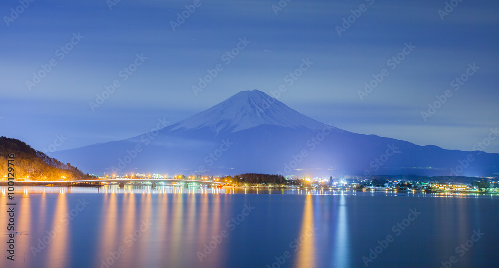 Mountain fuji and Lake Kawaguchiko in winter evening