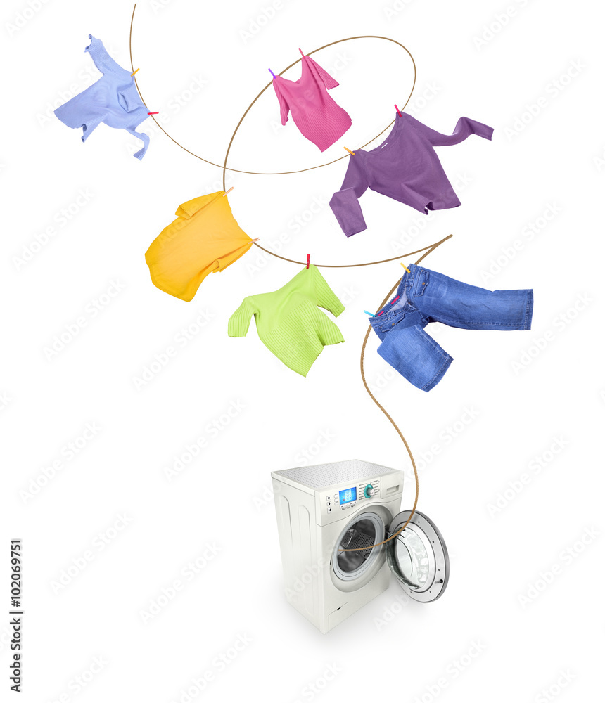 白色背景下的衣物悬挂和洗衣机隔离