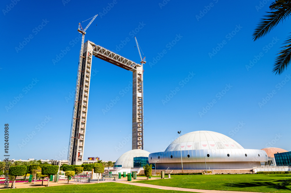 从Zabeel公园看迪拜框架在建