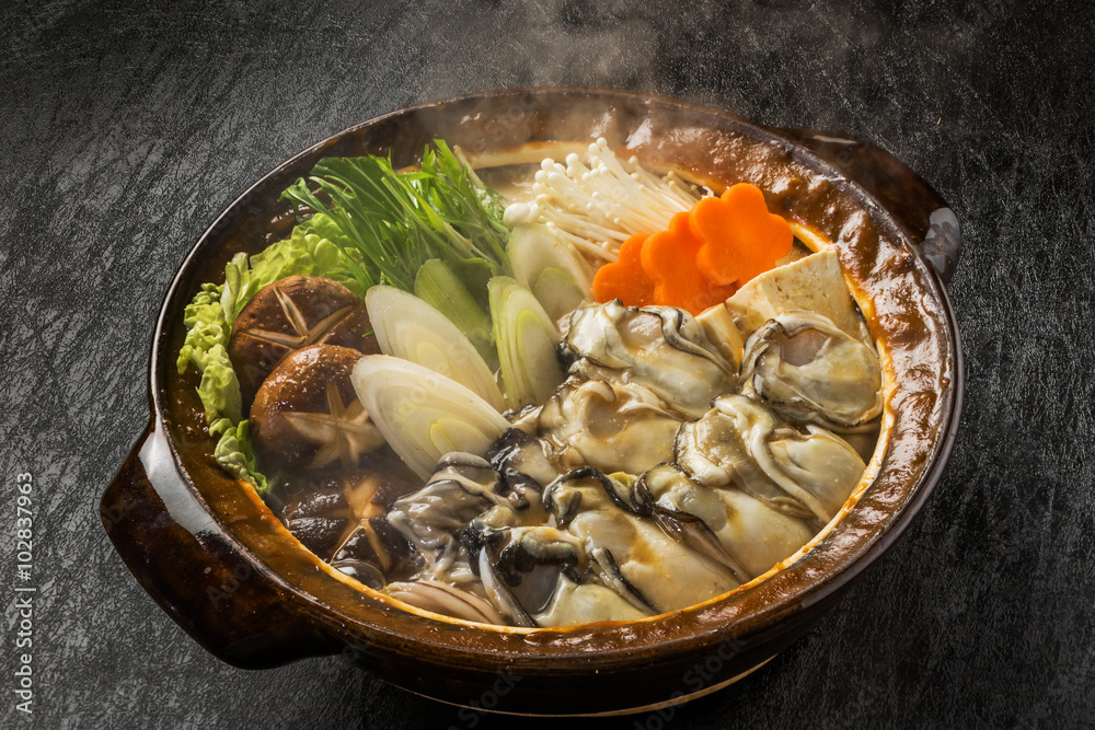 一般的な牡蠣の土手鍋　japanese Oyster Miso Hot Pot