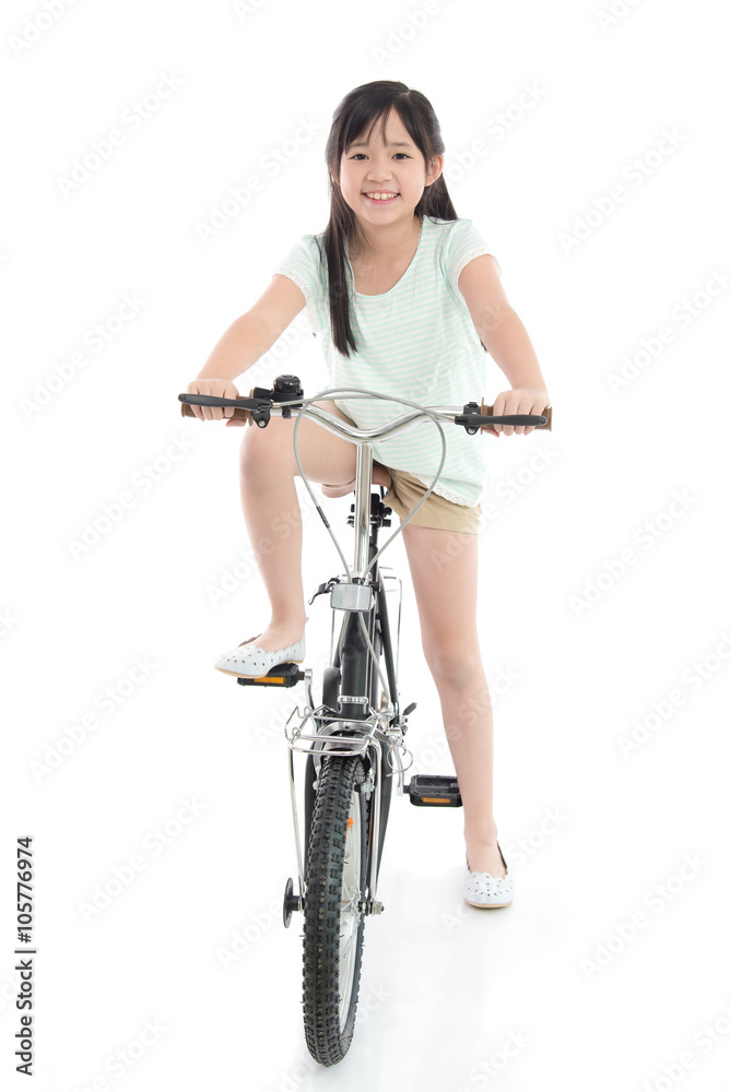 亚洲女孩骑自行车