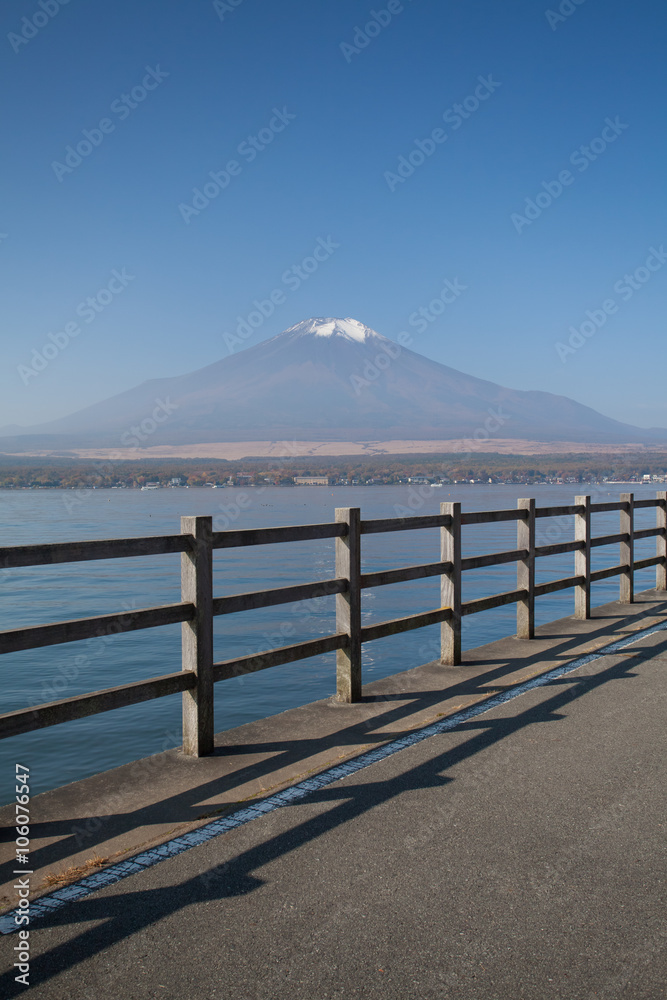 秋末富士山和山中湖