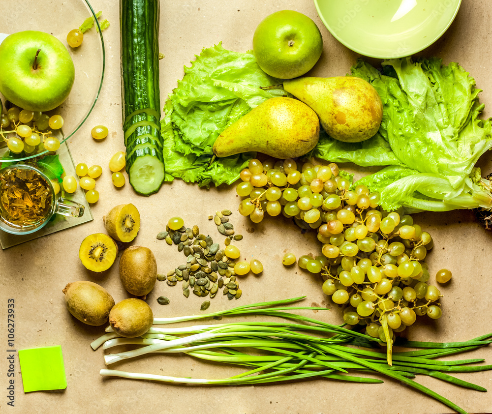 The composition of the green fruits and vegetables