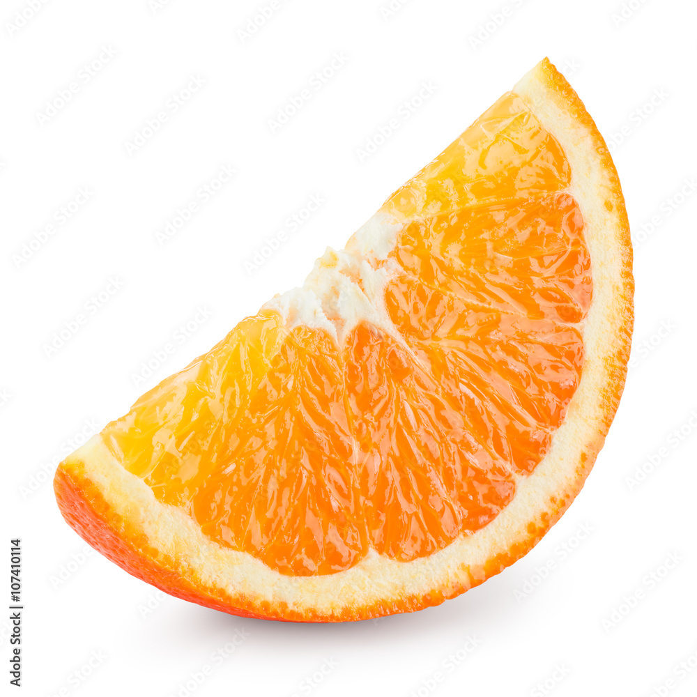 橙色水果。切片在白色上隔离。带修剪路径。