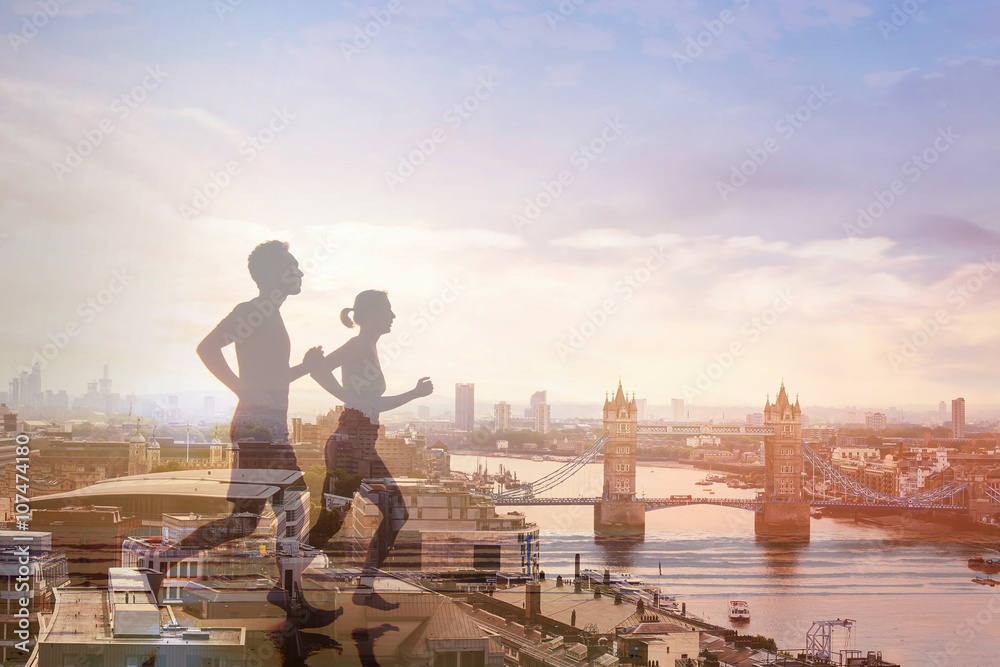 两名跑步者，伦敦全景，双重曝光，锻炼和健身概念