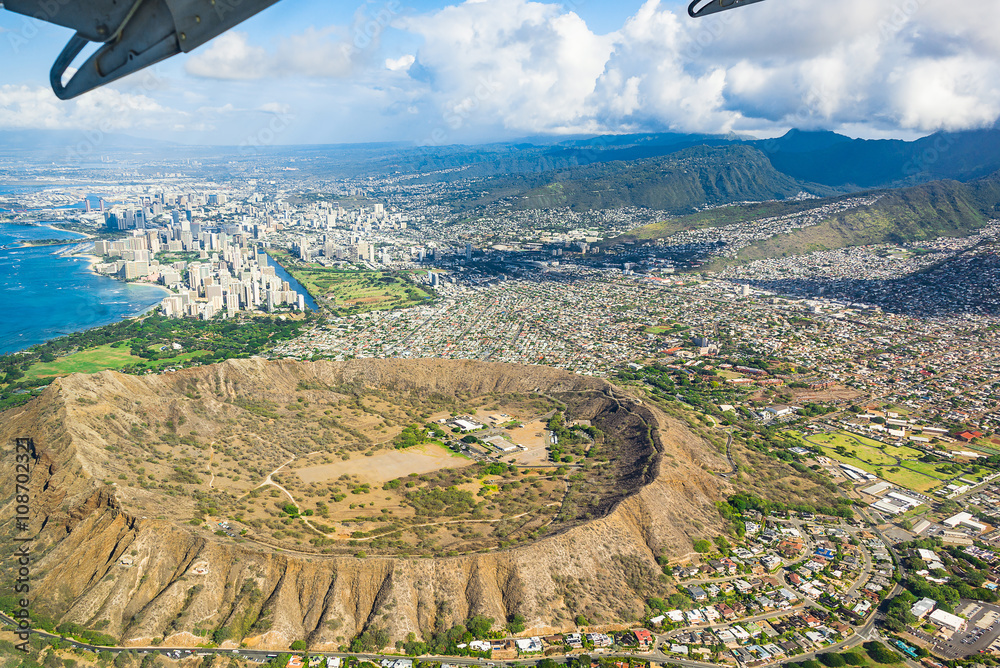 夏威夷瓦胡岛钻石头陨石坑的美丽鸟瞰图。