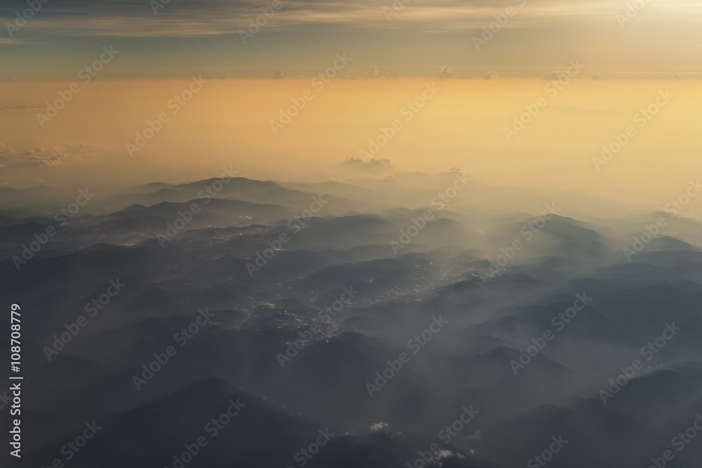 马来西亚日落的卡梅伦高地山脉