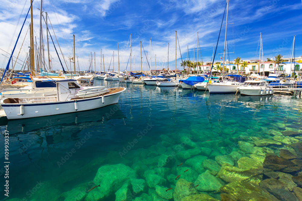 西班牙大加那利岛上的一个小渔港，莫甘港码头。