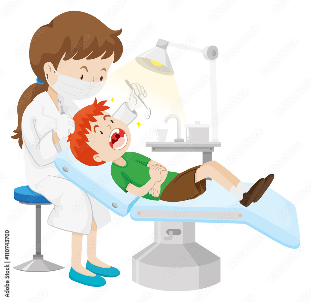 男孩正在接受牙医检查牙齿