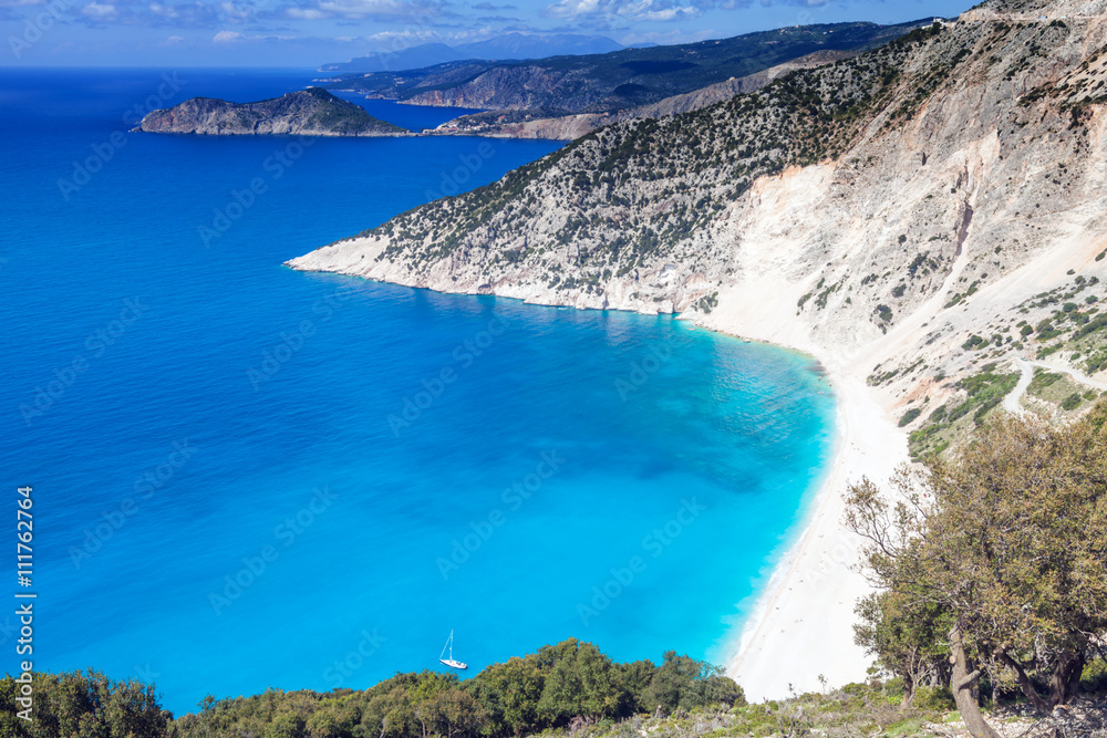希腊Kefalonia岛上的Myrtos湾和田园诗般的海滩
