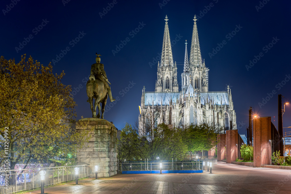 德国科隆的科隆大教堂夜景