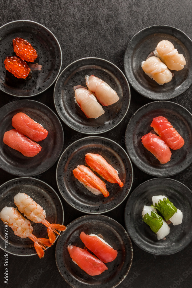 高級寿司　いろいろ　 Sushi forest alignment