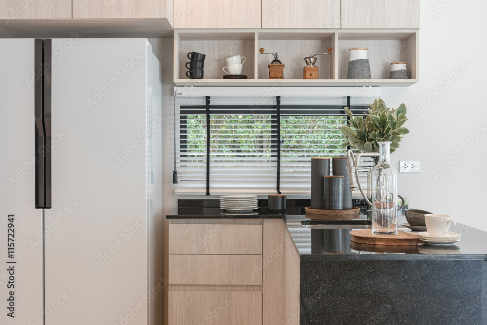 豪华住宅新装修木质厨房室内设计