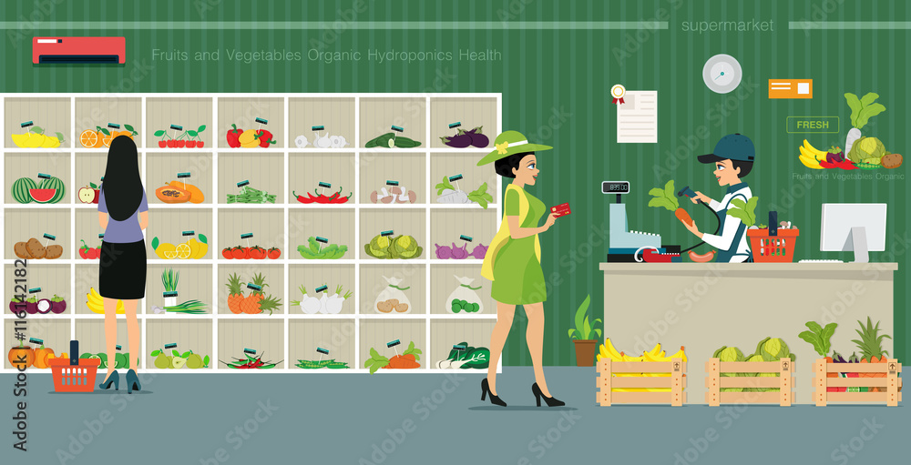 信用卡顾客从柜台到超市买蔬菜。