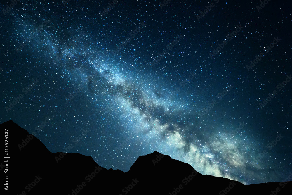 美丽的宇宙，银河系的夜景。星空