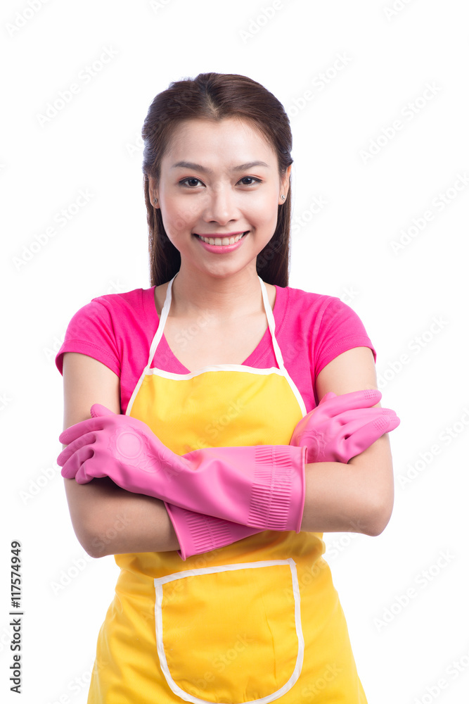 带着粉色橡胶手套微笑的年轻清洁亚洲女士