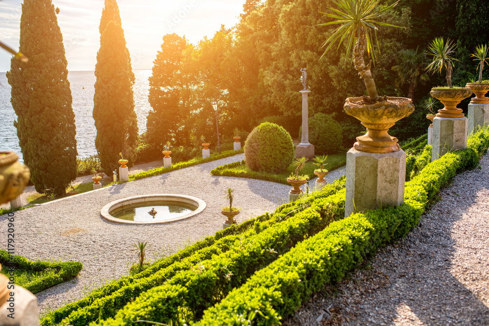 意大利东北部米拉马尔城堡附近的花园