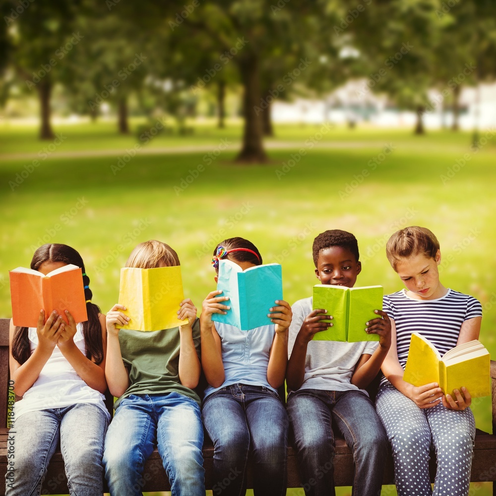 儿童在公园看书的合成图像