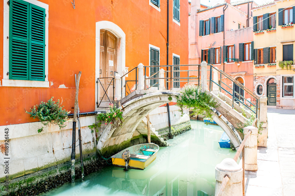 威尼斯卡斯泰罗地区浪漫的小运河