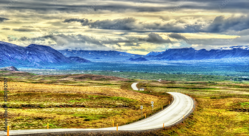 Reykjavik和Thingvelir之间的36号公路-冰岛