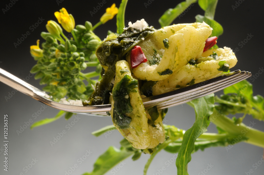 Orecchiette alle cime di rapa Brassica rapa sylvestris Cucina italiana Stängelkohl Italienische Küch