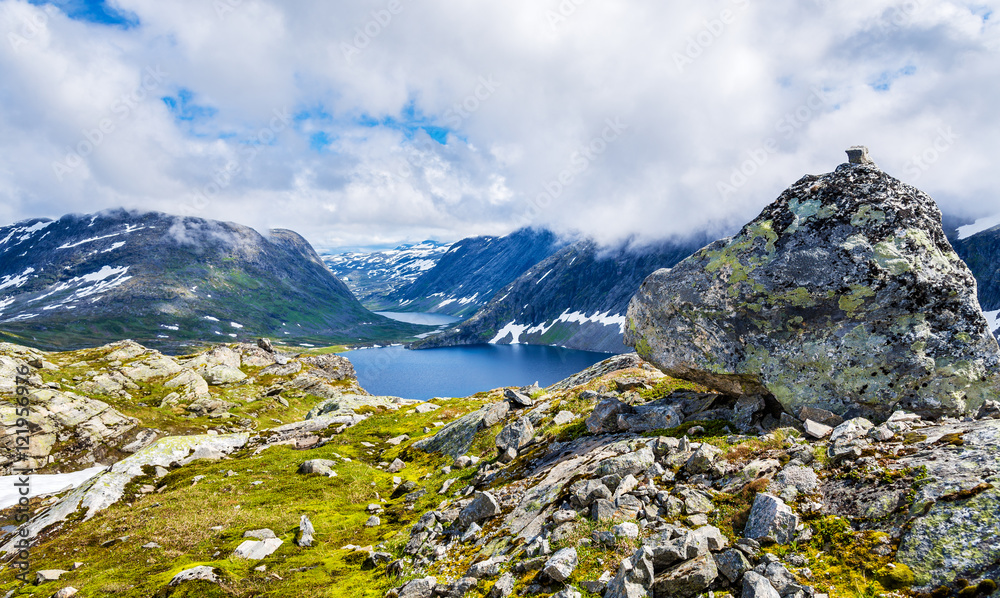 从达尔斯尼巴山看Djupvatnet湖-挪威