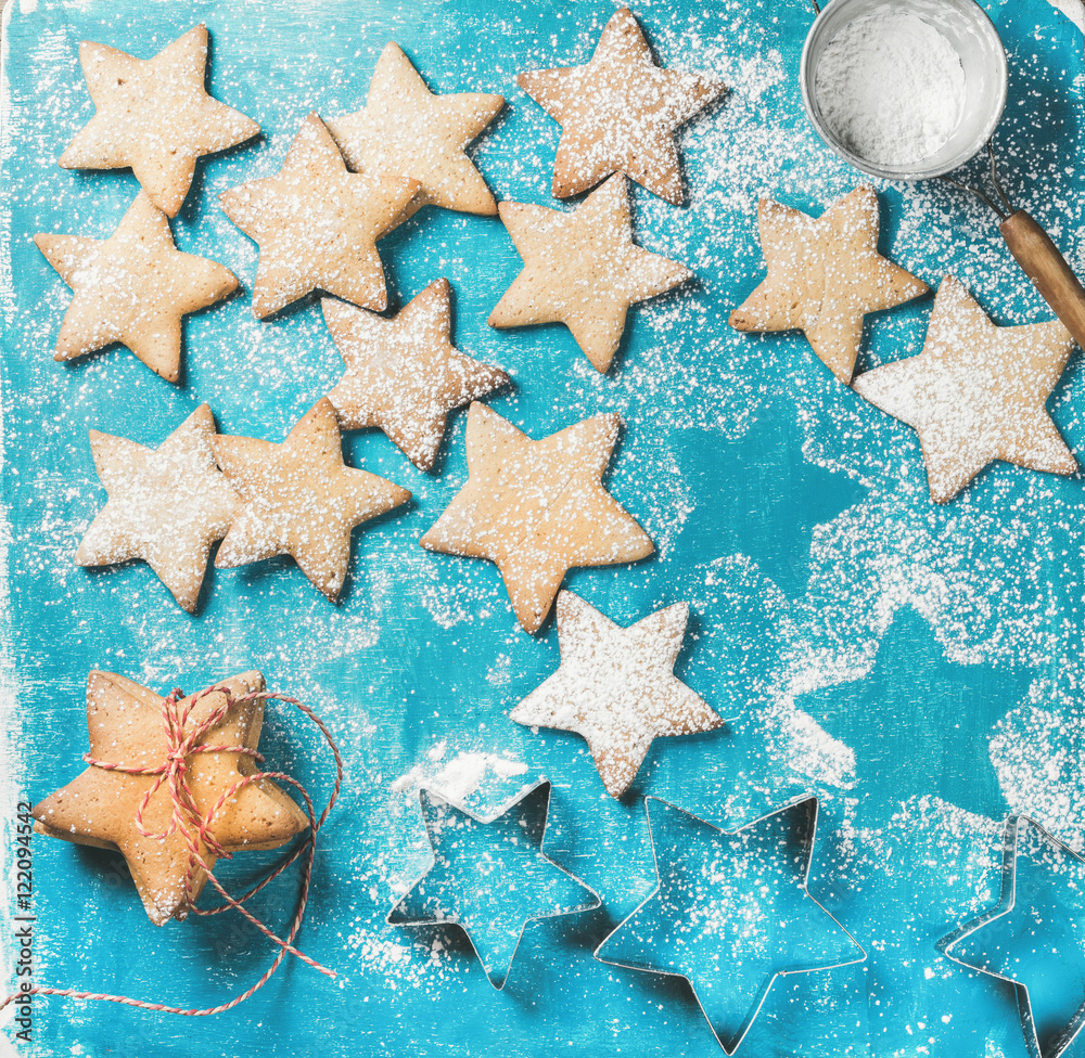 圣诞或新年节日食品背景。加糖的星形甜姜饼饼干