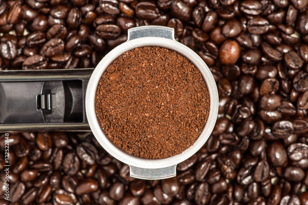 咖啡豆背面的浓缩咖啡机过滤器支架