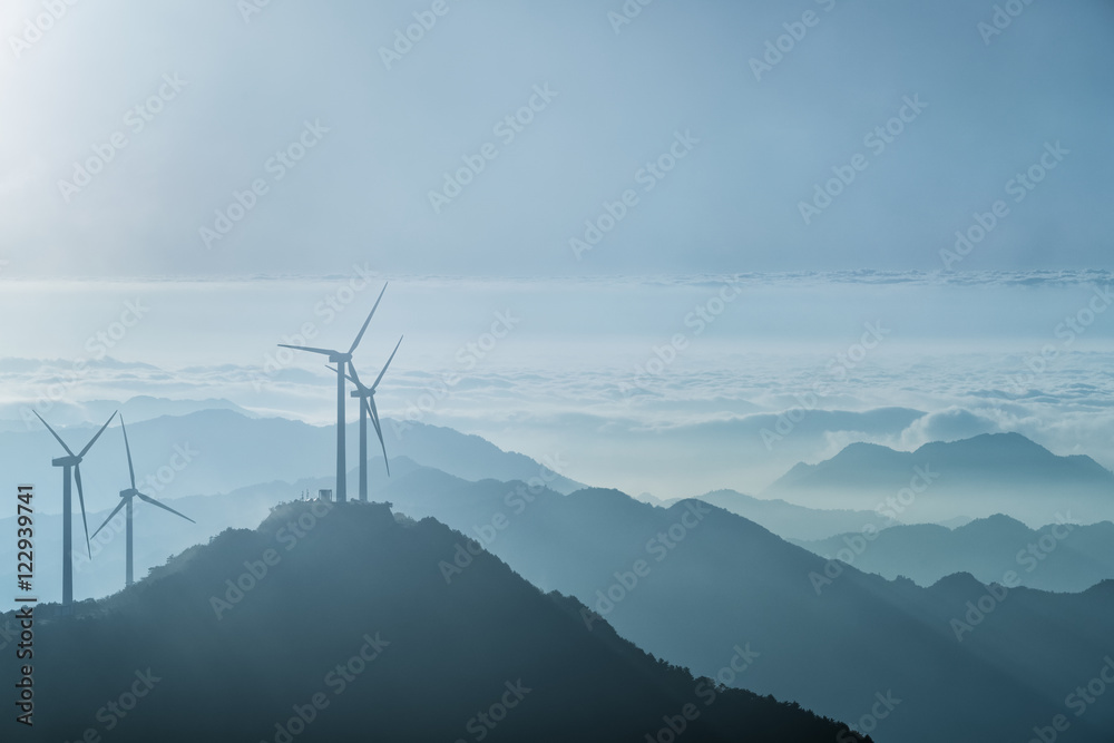 蓝岭山脉上的风力涡轮机