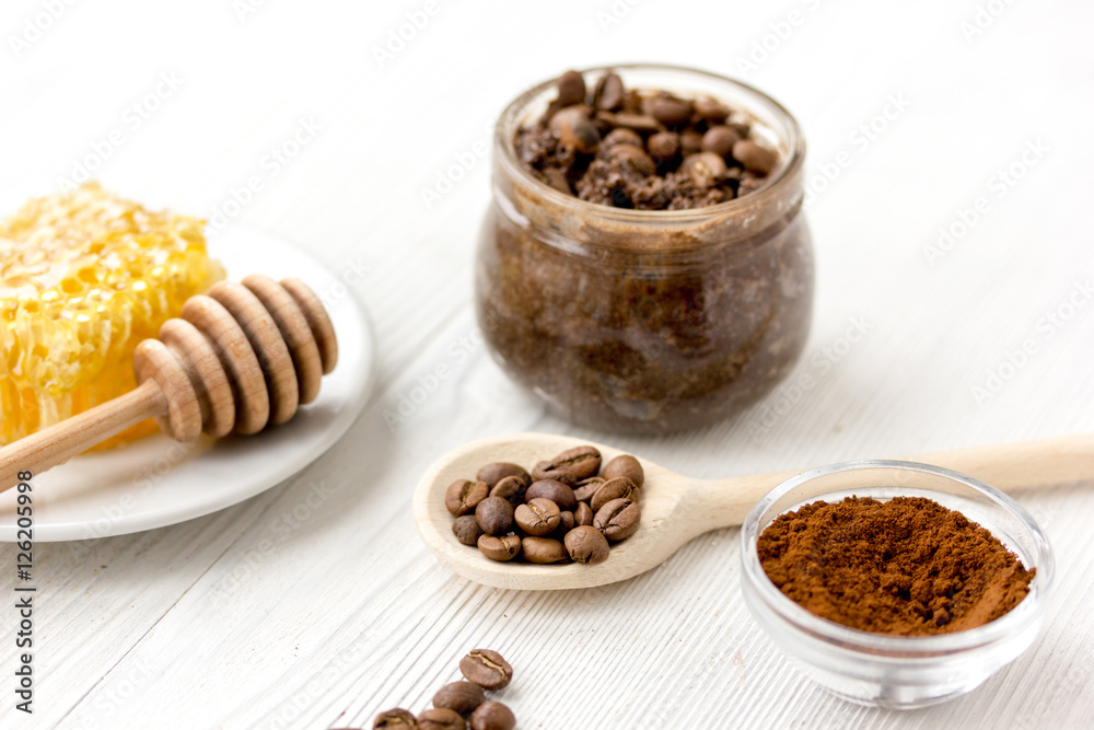 研磨咖啡和蜂蜜的制备磨砂膏