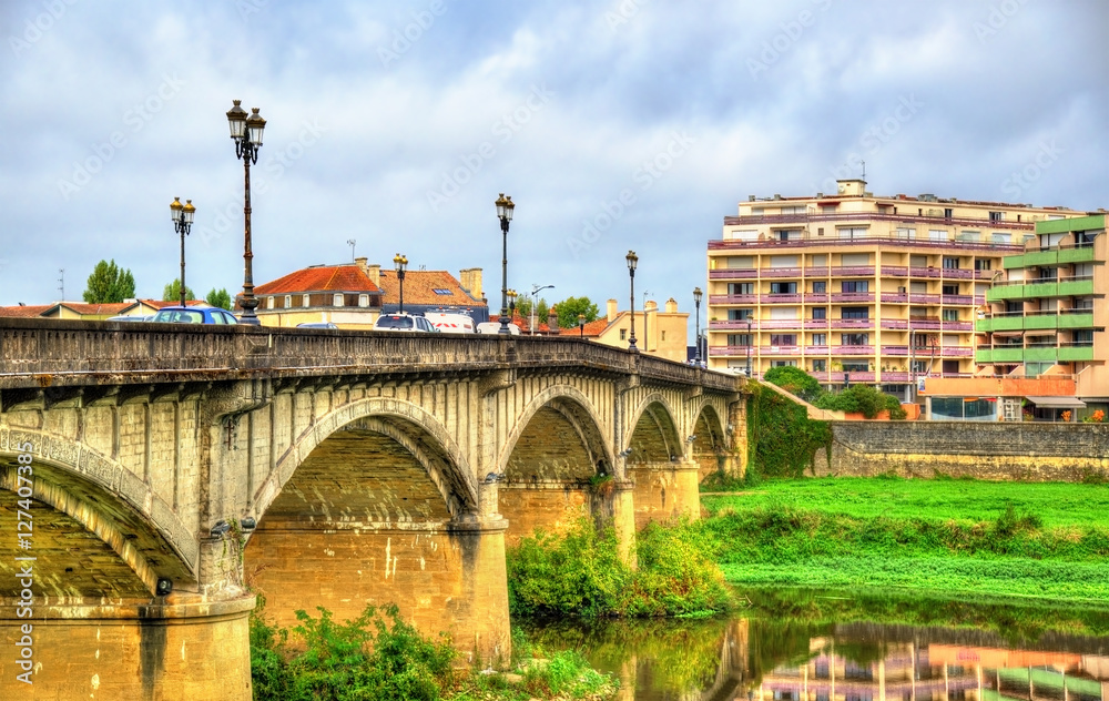 法国朗德省达克斯阿杜尔河上的Vieux桥