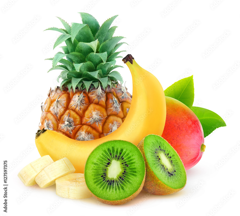 孤立的热带水果。菠萝、香蕉、猕猴桃和芒果在白色背景上用clippi分离