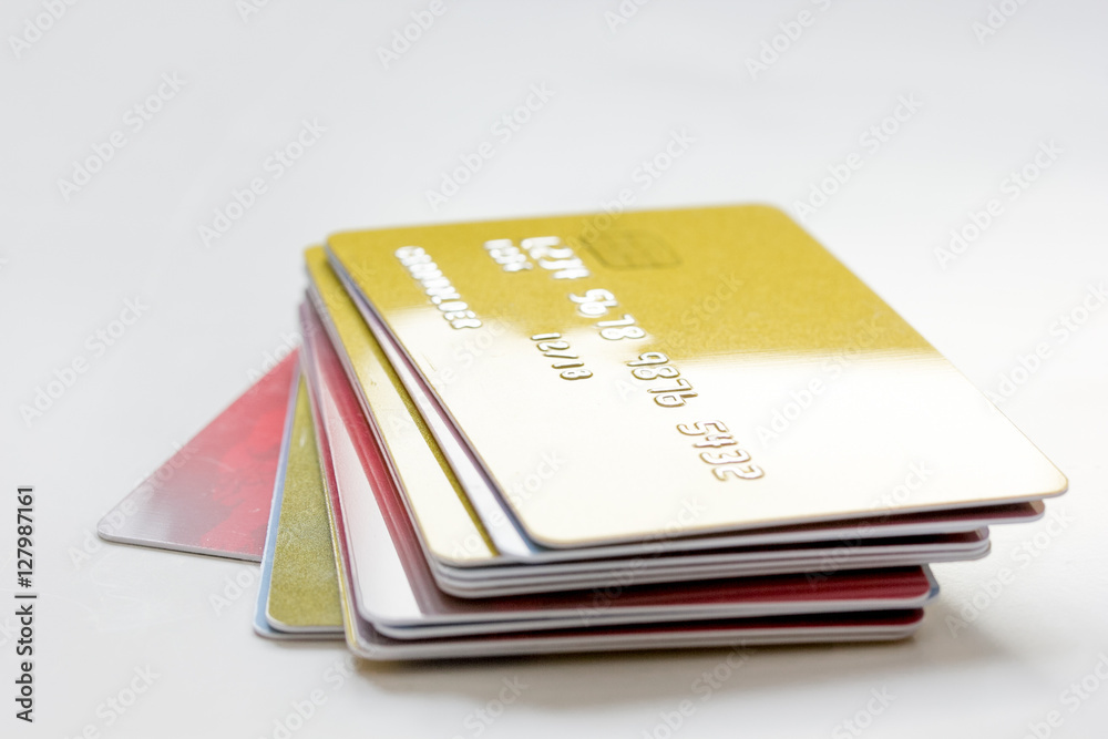 一堆白底信用卡在网上购物