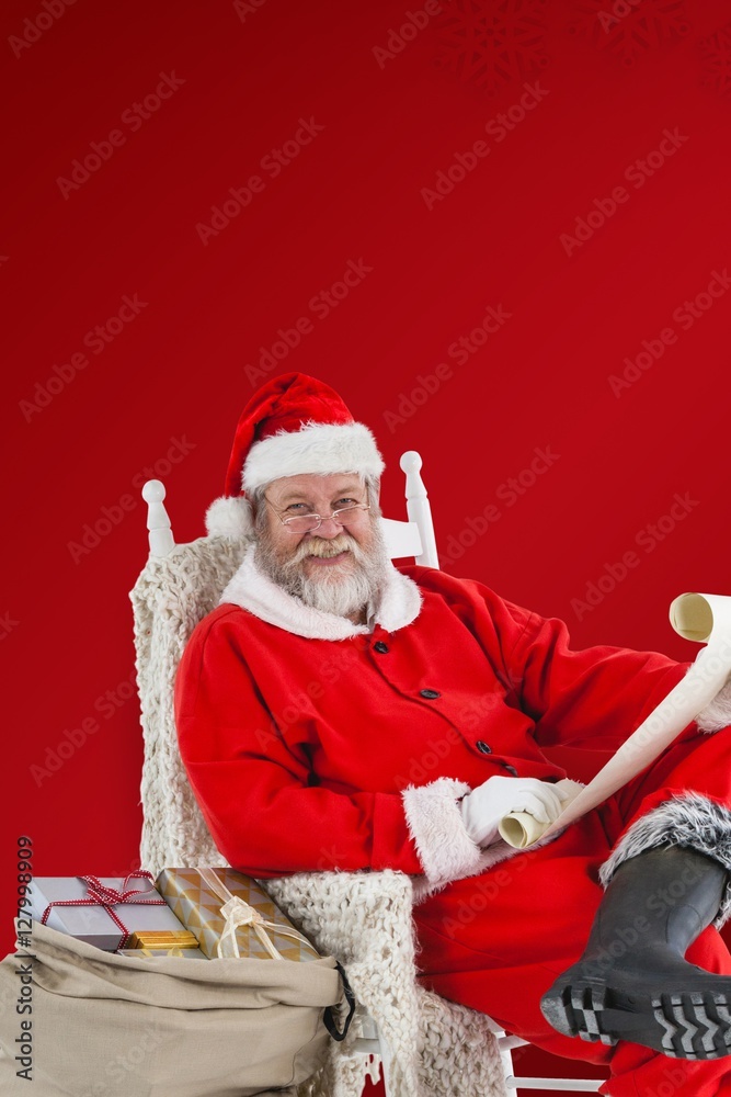 幸福的圣诞老人手持卷轴的合成图像