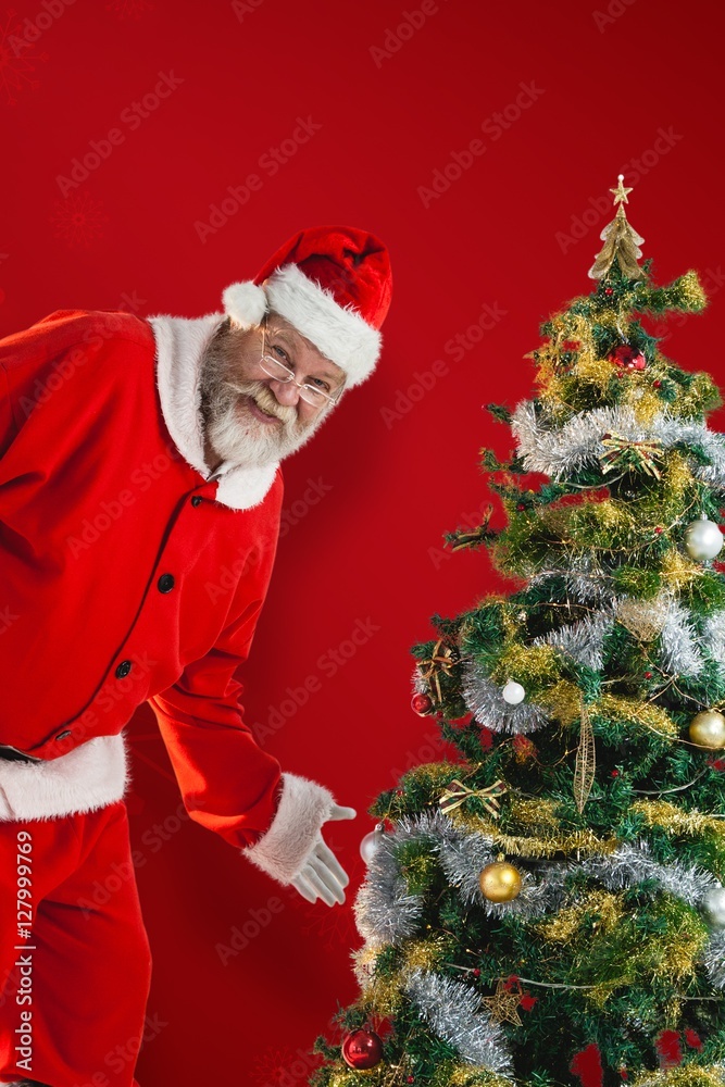 圣诞老人触摸圣诞树的合成图像