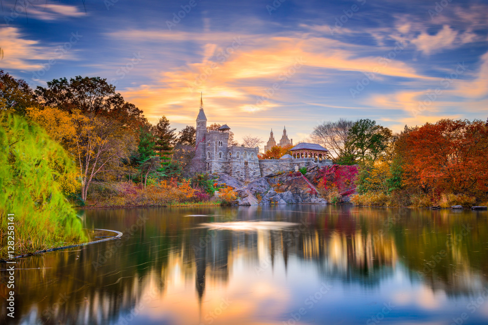 纽约中央公园，秋天的丽城城堡。