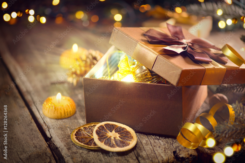 圣诞和新年棕色礼盒。节日背景