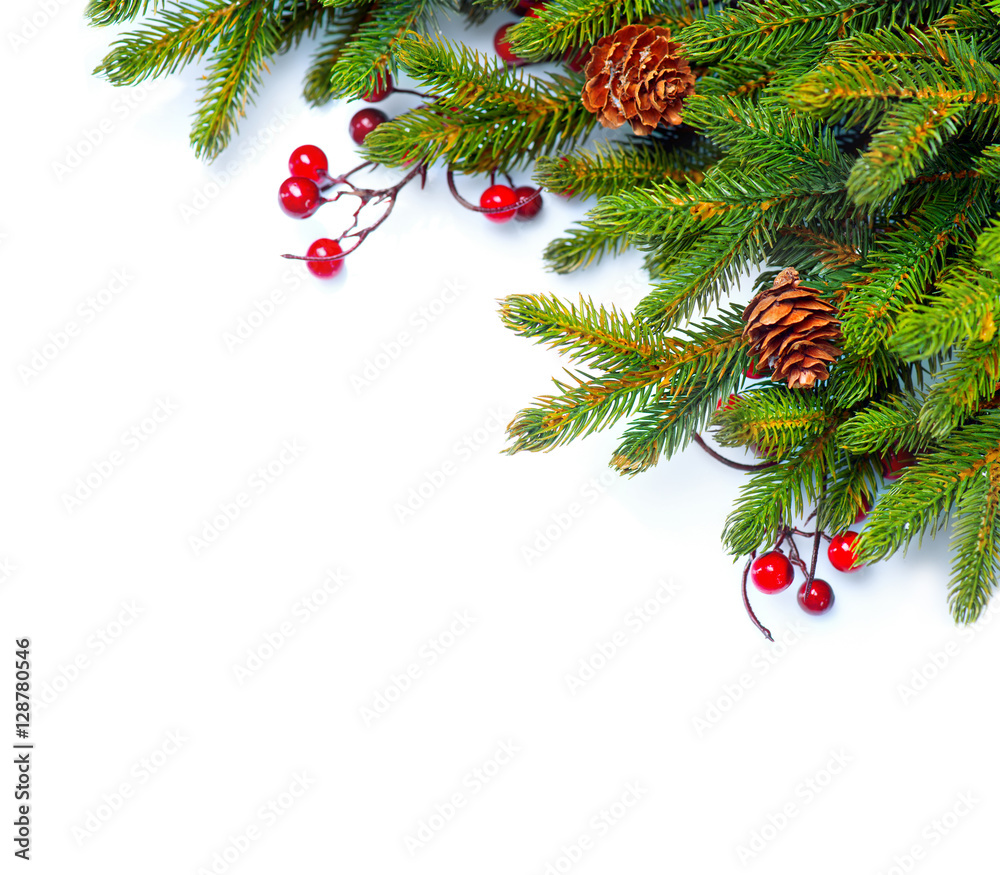 白色背景上隔离的锥形边框圣诞树