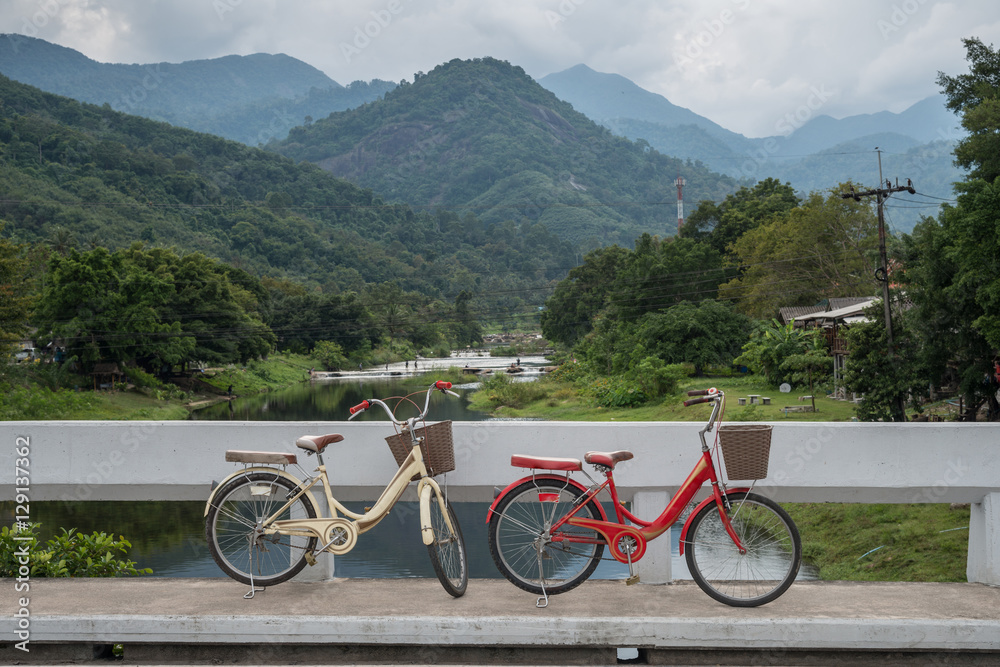 位于Laan Saka区Kamlonsubdistrict的Kiriwong村的自行车和美丽的景观