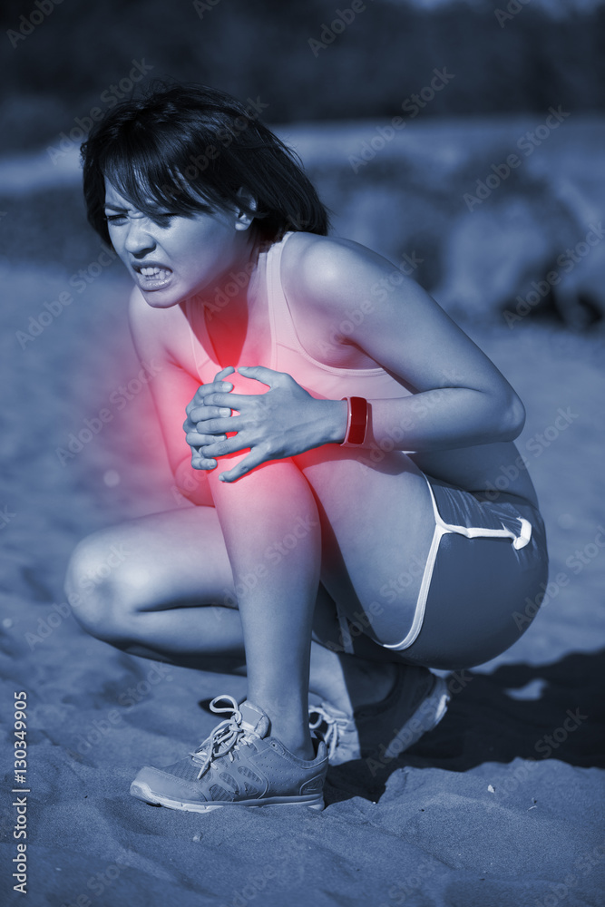 sport woman knee injury