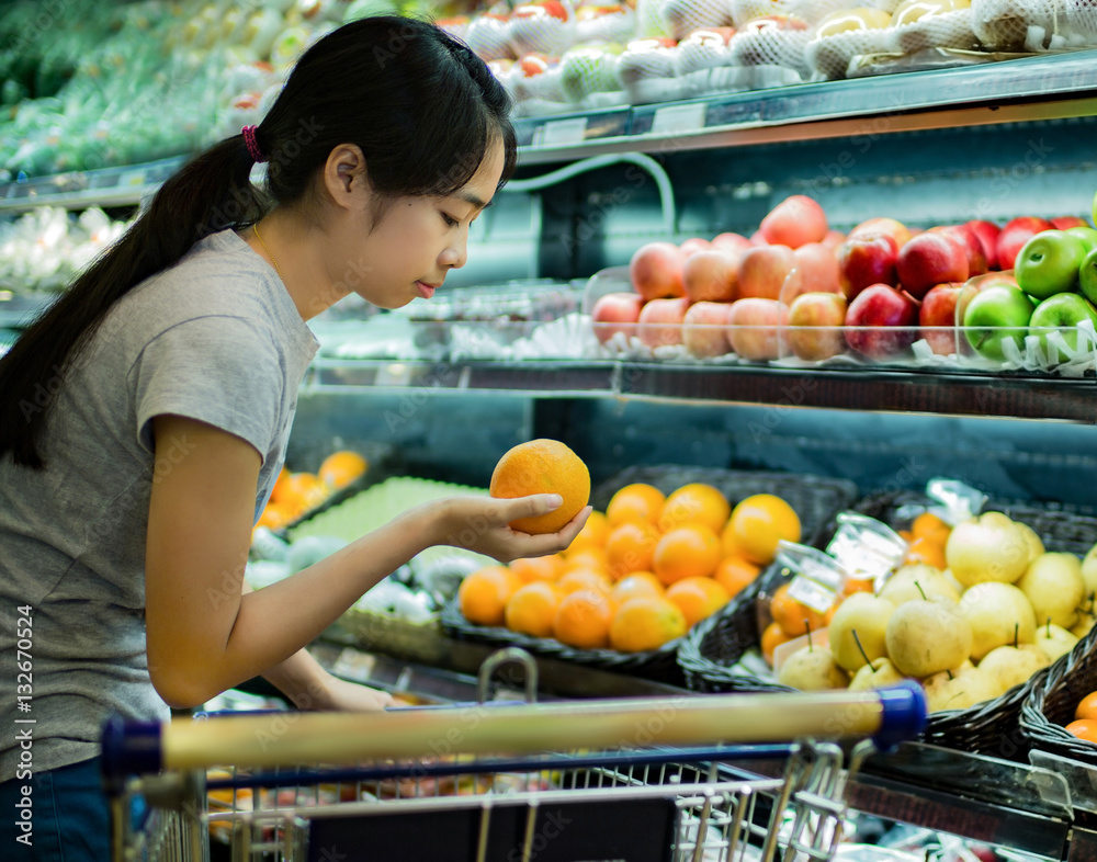 Asian women were shopping for fruit in supermarkets
