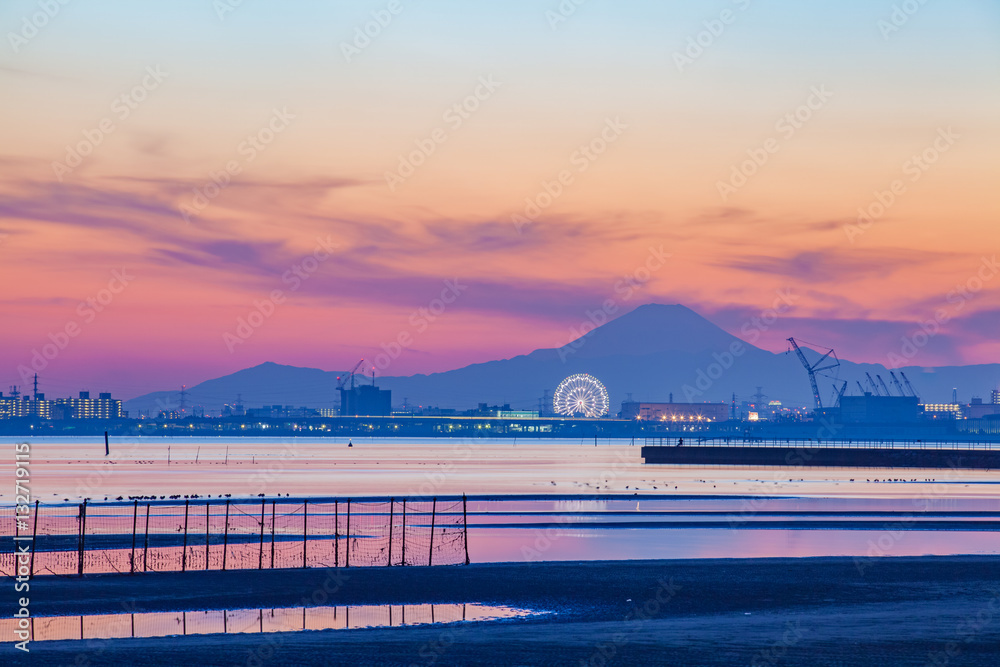Tokyo bay and Mountain Fuji at beautiful twilight