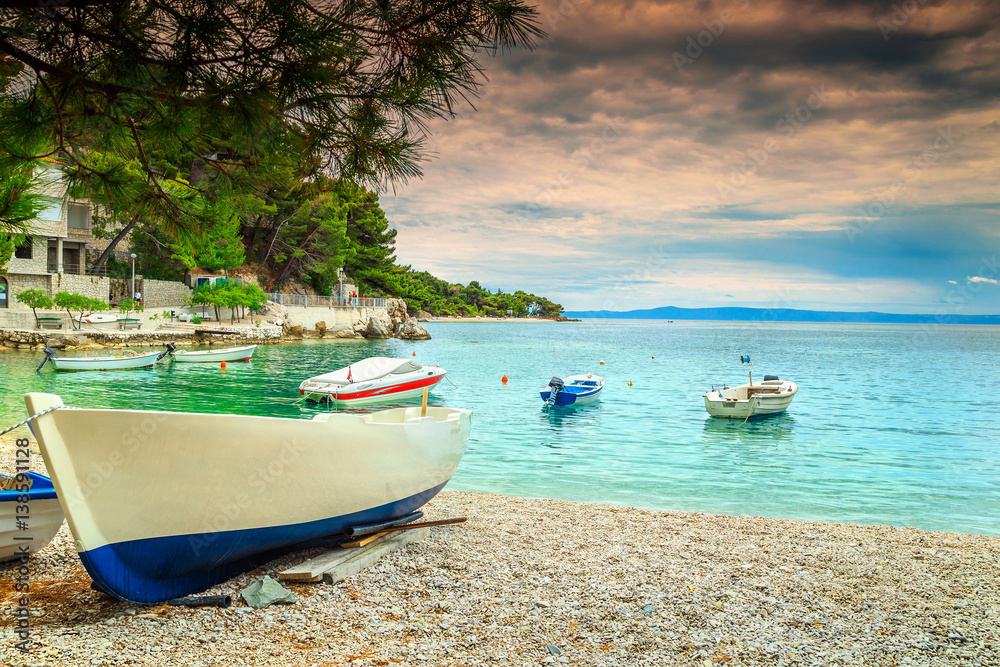 Wonderful bay with motorboats, Brela, Dalmatia region, Croatia, Europe