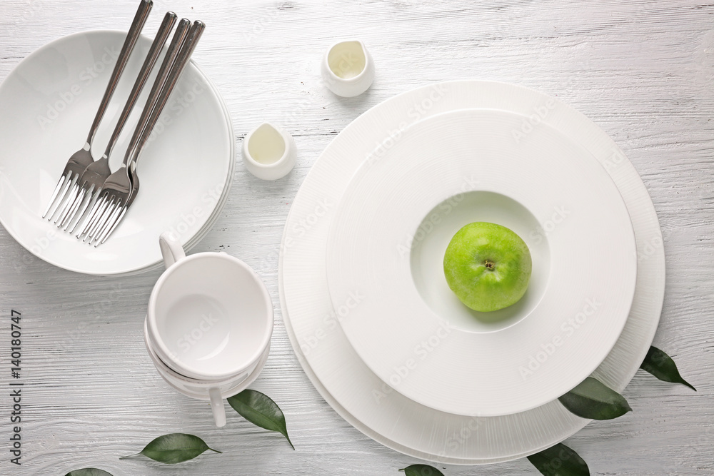 白木桌苹果餐具套装