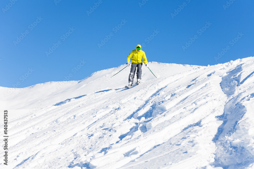 高山滑雪男子画像