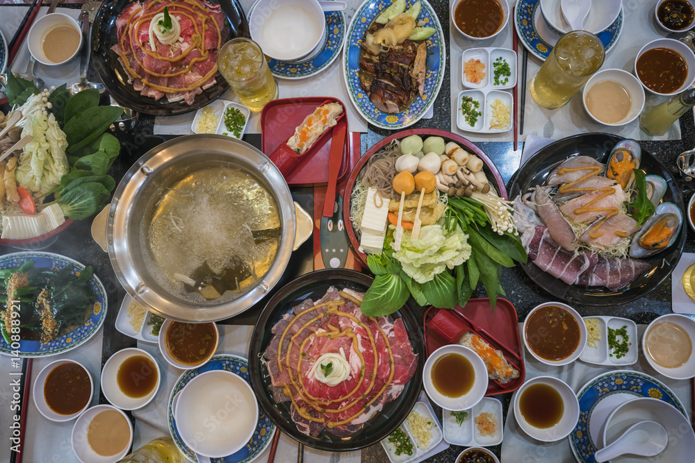 日式海鲜和牛肉涮锅的家庭殉道