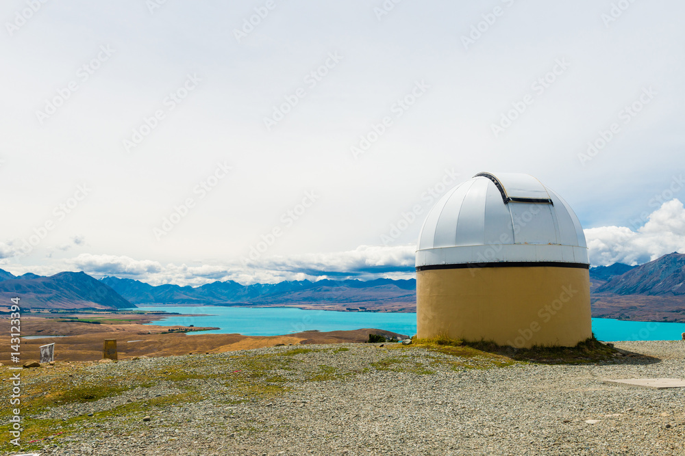 游客在新西兰首屈一指的天文研究天文台约翰山大学天文台